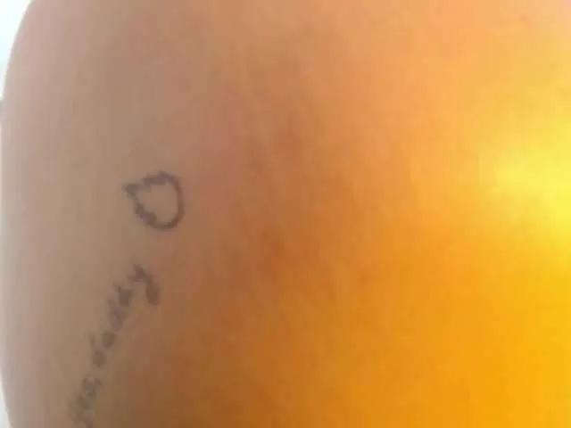 Admire AllysonCute, she wants to masturbate for you AllysonCute from BongaCams