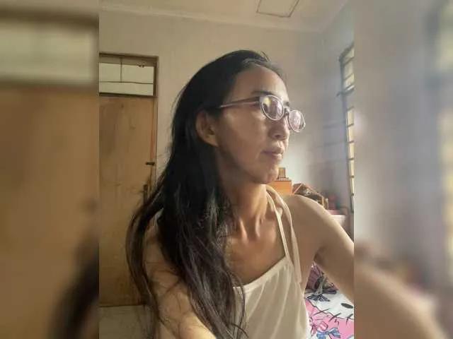 bee077 from BongaCams