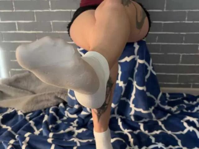 Fox-Paws from BongaCams