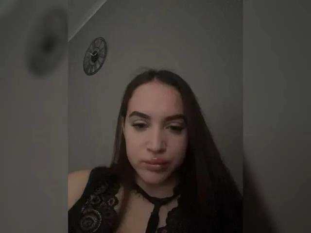 Join amazing stripper Foxiii Foxiii from BongaCams