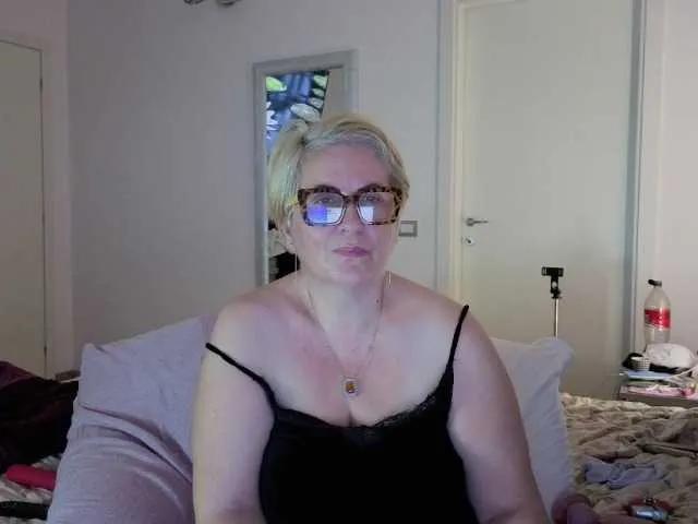 LuanaSexxxy from BongaCams