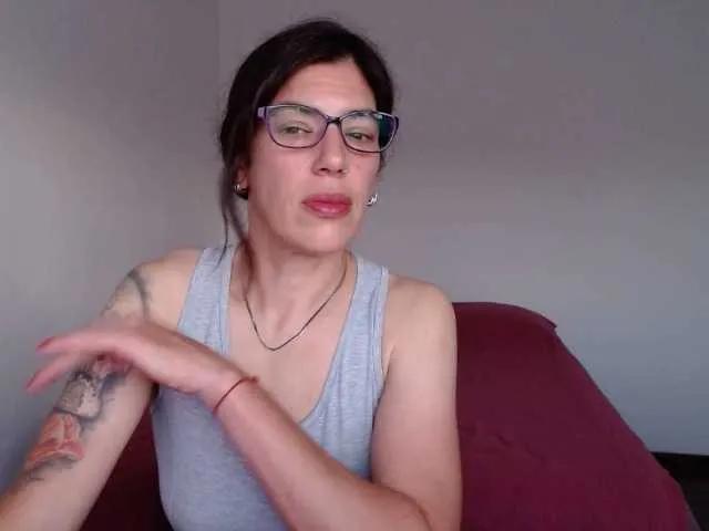 Checkout Samaramilf666, she wants to masturbate for you Samaramilf666 from BongaCams