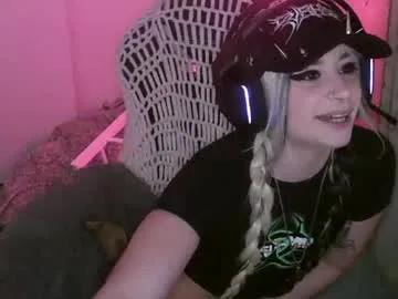 manicpixieslutt from Chaturbate