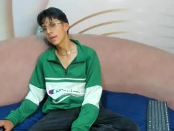 Try sweet model Valentino_lux valentino_lux from Chaturbate