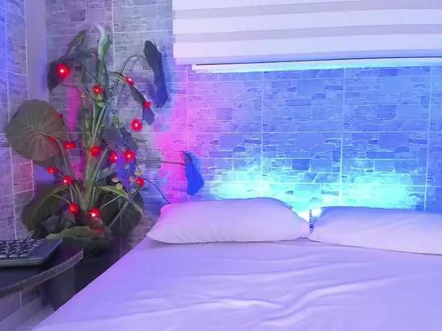 Admire BellaBlazze, she wants to masturbate for you BellaBlazze from BongaCams