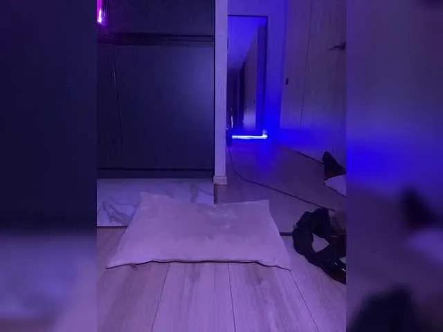 Admire sweet slut NickiMaldini NickiMaldini from BongaCams