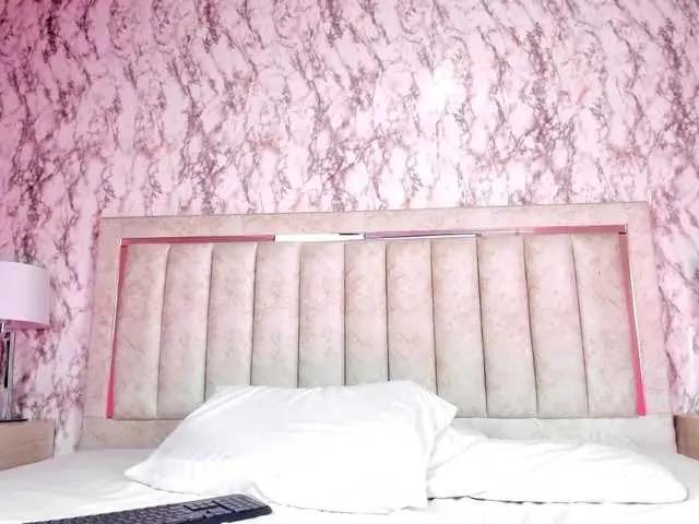 Checkout Valeska, she wants to masturbate for you Valeska from BongaCams